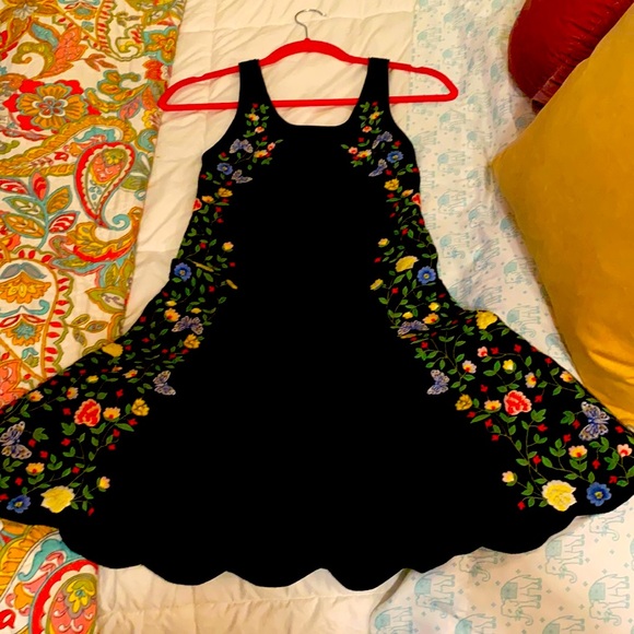 Alice + Olivia Dresses & Skirts - Alice + Olivia flower & butterfly embroidered stretch mini dress